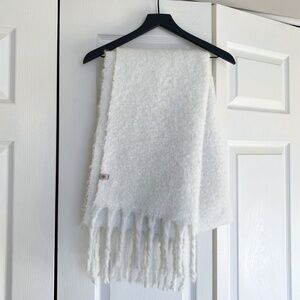 Banana Republic Bright White Blanket Scarf w/ Tassels NWOT